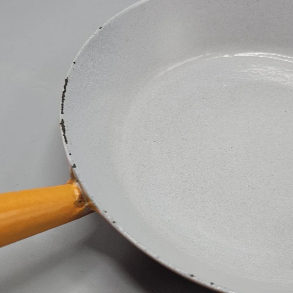 Le Creuset please see